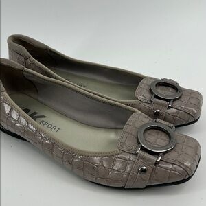 Anne Klein Women's Umeko ballet flats grey  metallic crocodile-embossed Size 11